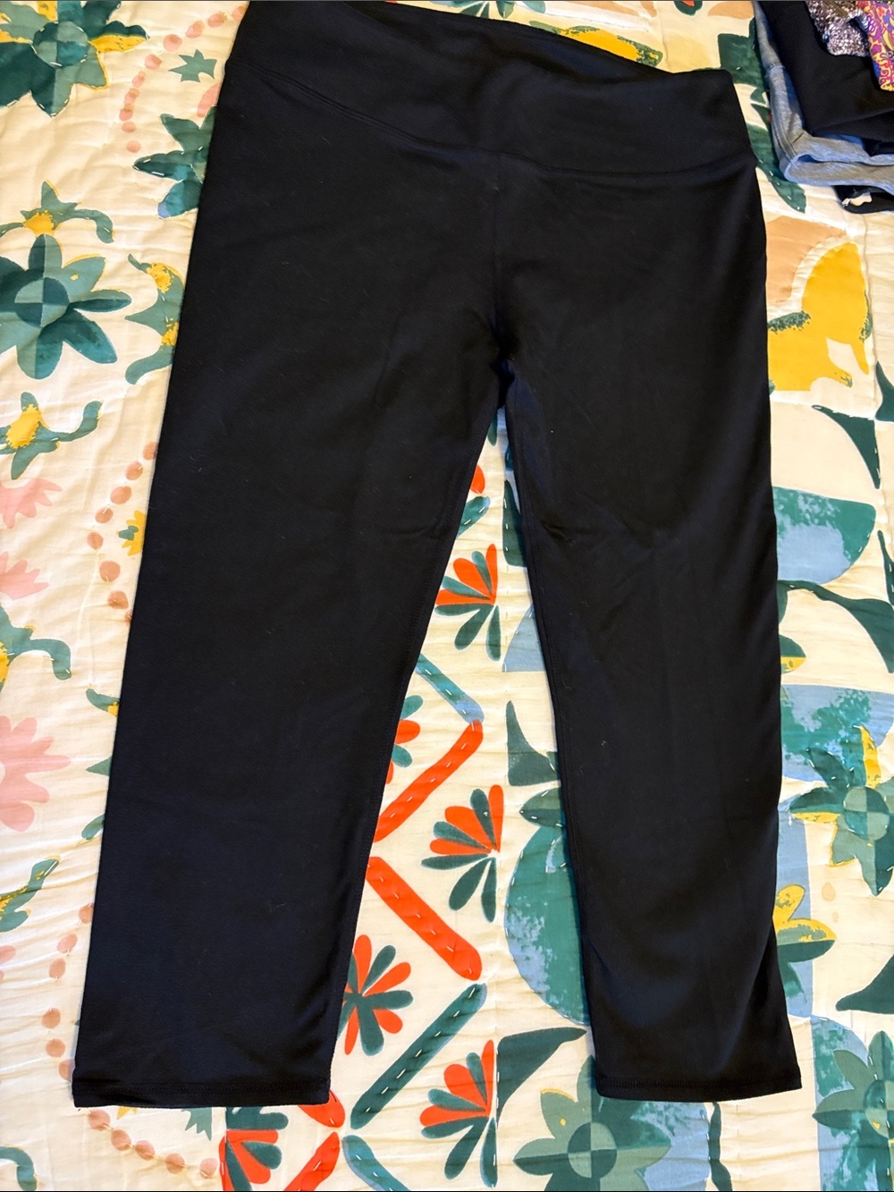 Fabletics Black Capri Stretch Leggings